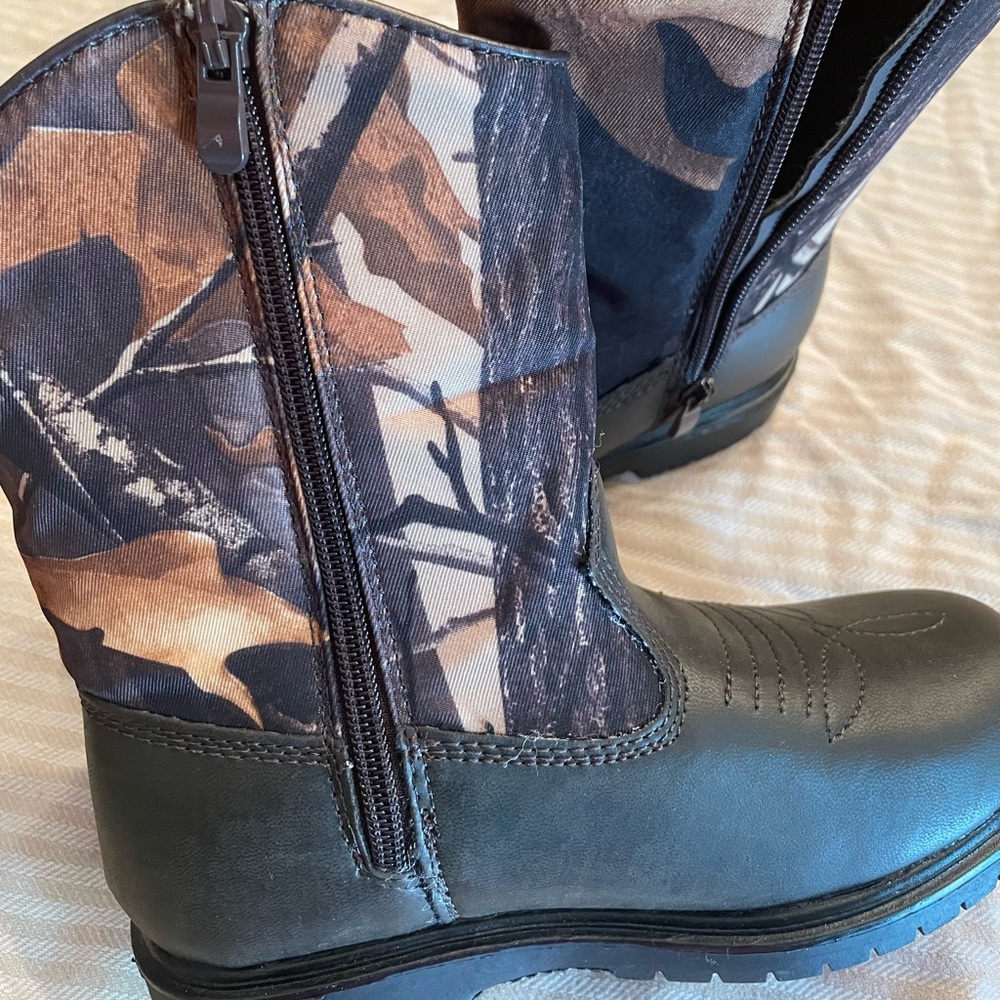 Deer Stags kids boot NWOT. Never worn